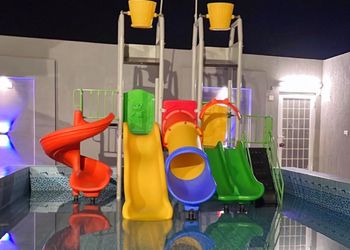 شاليه بمسبح وألعاب مائية