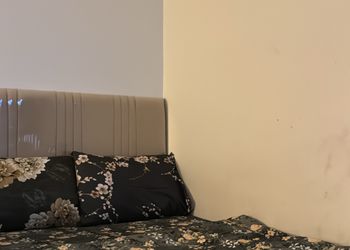 استديو بسرير فردي وجلسة جانبية