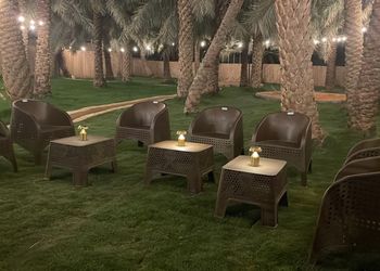 مزرعة بمناظر خلابة وجلسة خارجية 