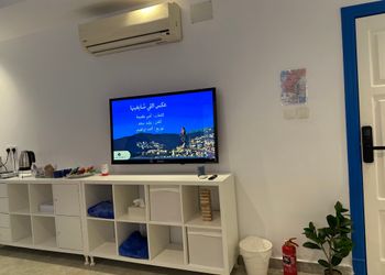 شقة بصالة أنيقة وغرفة نوم 