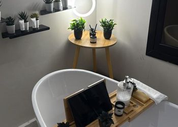 استديو بسرير ماستر وجلسة جانبية 