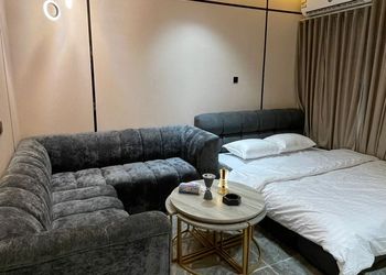 استديو بأثاث مريح وبسيط