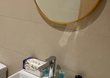 شقة بغرفتين نوم وصالة 