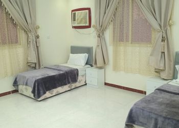 دور أرضي بصالة وغرف نوم 