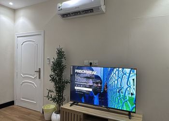 استديو بسرير ماستر وجلسة جانبية