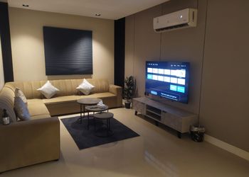 شقة بصالة وغرفة نوم وبأثاث بسيط