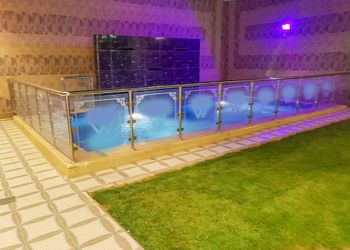 شاليه بمسطح اخضر ومجلس للمناسبات