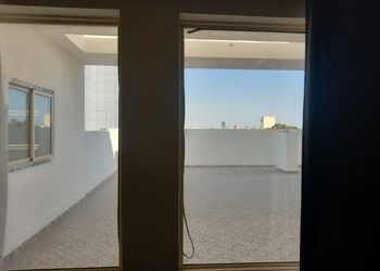 شقة بغرفة معيشة وغرفة نوم 