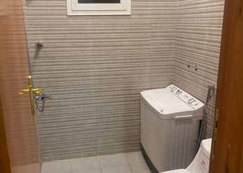 شقة بغرفة معيشة وغرفتين نوم 