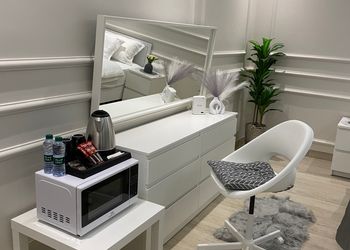 استديو بسرير ماستر و جلسة جانبية