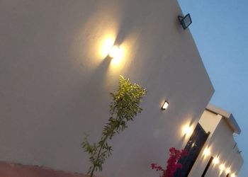 استراحة بمسطح أخضر ومجلس ومسبح 