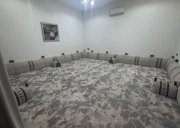 استراحة بمجلس وفناء خارجي 