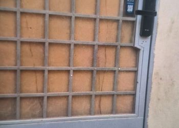 استديو بأثاث مريح وبسيط 