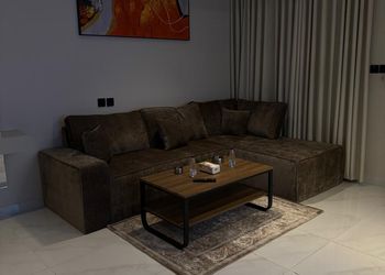 استديو بتصميم عصري ودخول ذاتي