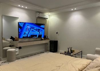 استديو بسرير ماستر وجلسة جانبية 