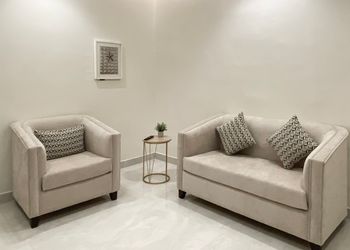 استديو بأثاث مريح وبسيط 
