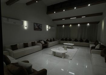 منتجع بمسطحات واطلالة على الجبل