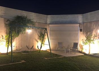 شاليه بملعب كرة طائرة ومسبح