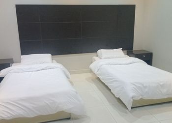 شاليه بألعاب أطفال ومسبح