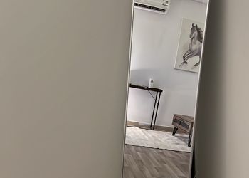 استديو بسرير ماستر وجلسة جانبية 