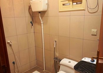 شقة بصالة وثلاث غرف نوم 