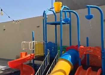 شاليه بمسطح اخضر ,ومسبح خارجي 