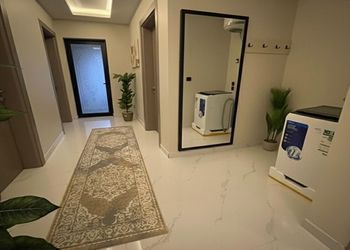 شقة بغرفة معيشة وغرفتين نوم 