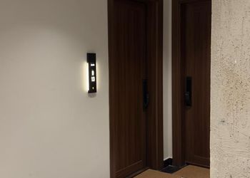 استديو بأثاث مريح وبسيط 