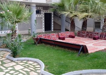 شالية بمجالس ومسبح العاب مائية 