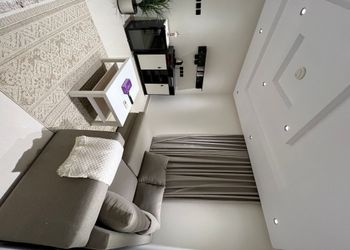 شقة بدخول ذاتي وصالة أنيقة 