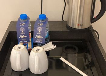 استديو باثاث مريح وبسيط 