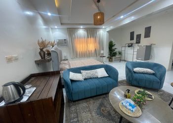استديو بأثاث مريح وبسيط 