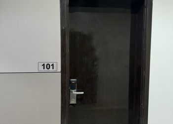 استديو بسرير فردي وجلسة جانبية