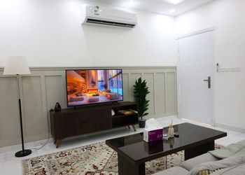 استديو بأثاث مريح وبسيط 