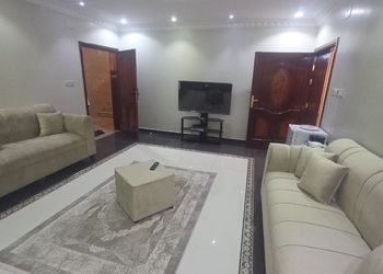 شقة بصالة وغرف نوم