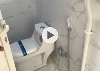 شقة بغرفة معيشة وغرفتين نوم 
