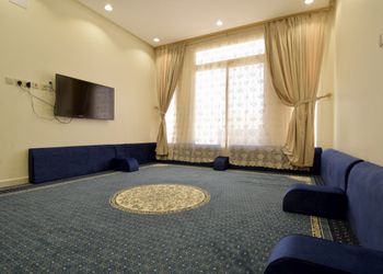 استراحة بركن شواء ومسطح اخضر