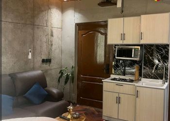 استديو بأثاث مريح ودخول ذاتي