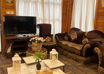 كوخ بصالة وثلاث غرف نوم وإطلالة