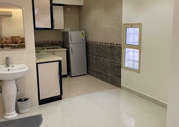شاليه بألعاب أطفال ومسبح