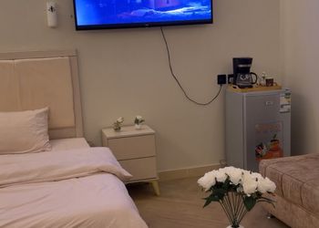 استديو بسرير ماستر وجلسة جانبية 