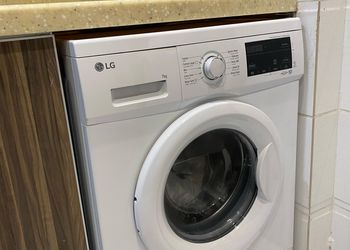 شقة بغرفتين نوم وغرفة معيشة