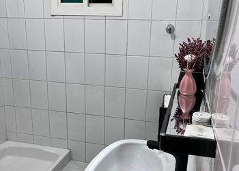 استديو هادئ بسرير ماستر
