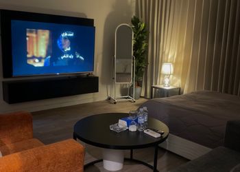 استديو بسرير ماستر وجلسة جانبية 
