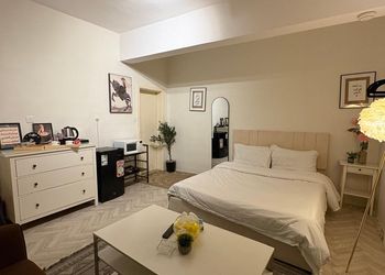 استديو بسرير ماستر وجلسة جانبية