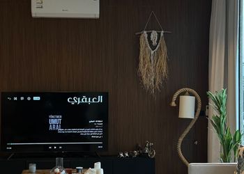 شاليه بمسبح خارجي وجلسة خارجية
