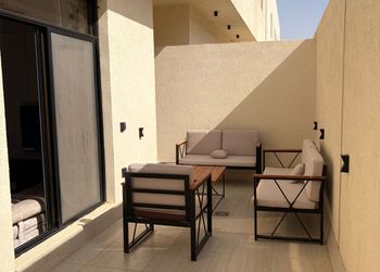 غرفتين وصالة بحوش خاص مع مسبح