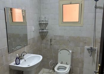 شقة بغرفتين نوم وصالة 