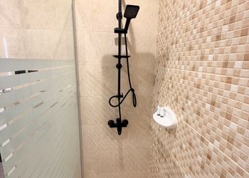 شقة بغرفة معيشة وغرفة نوم 