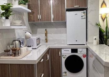 شاليه بمسطح اخضر و مسبح